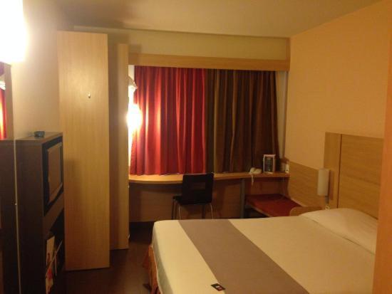 Hotel Ibis Lins Exterior photo